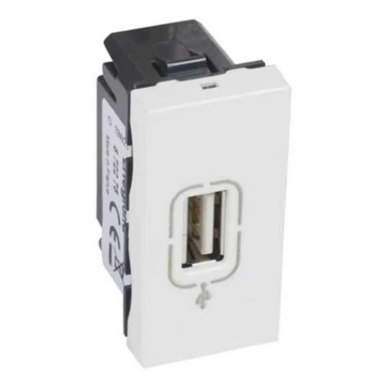 Legrand Arteor 1 Module White A/V HD15 Female USB Socket, 5722 75